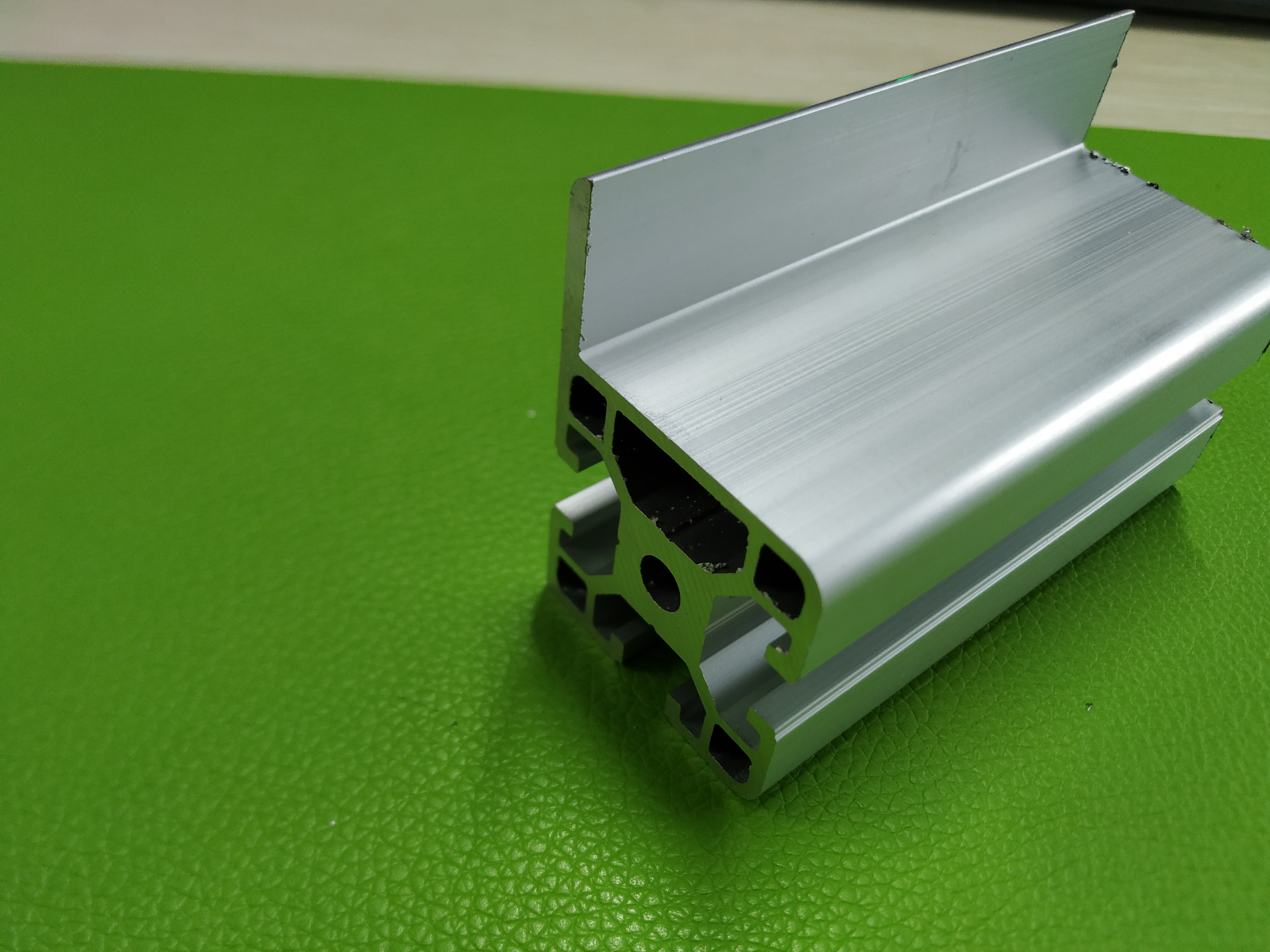 廠家開模定制異形帶飛邊4040工業鋁型材