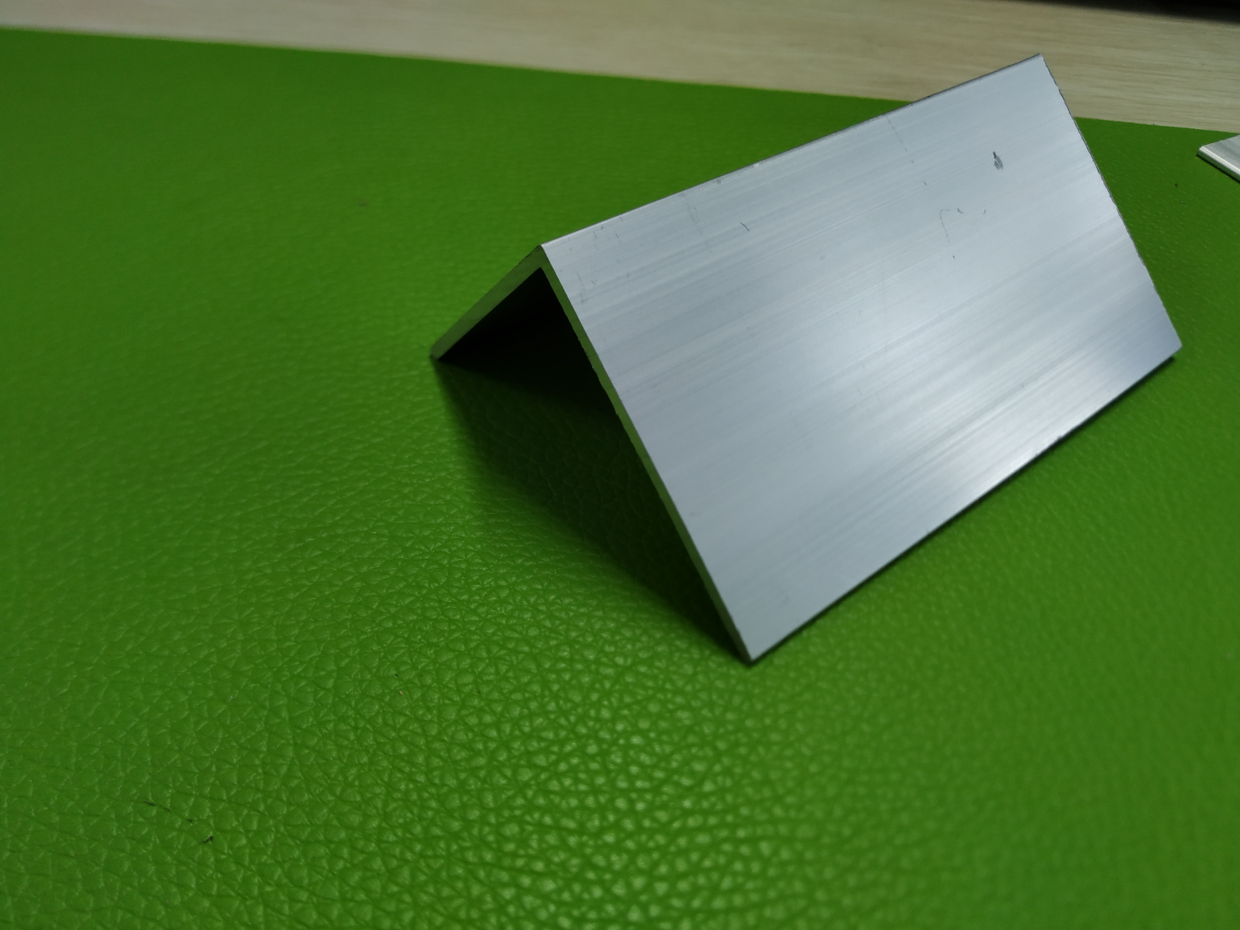 廠家開模定制各種規格L型不等邊角鋁型材